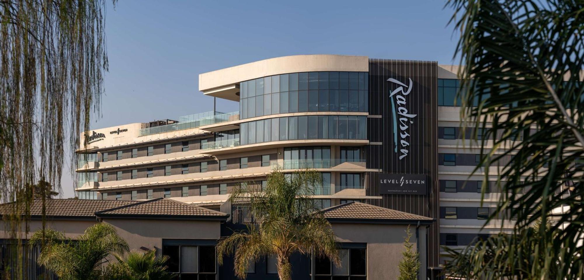 เรดิสัน โฮเทล แอนด์ คอนเวนชั่น เซ็นเตอร์ โจฮันเนสเบิร์ก, O.R. แทมโบ Hotel ภายนอก รูปภาพ