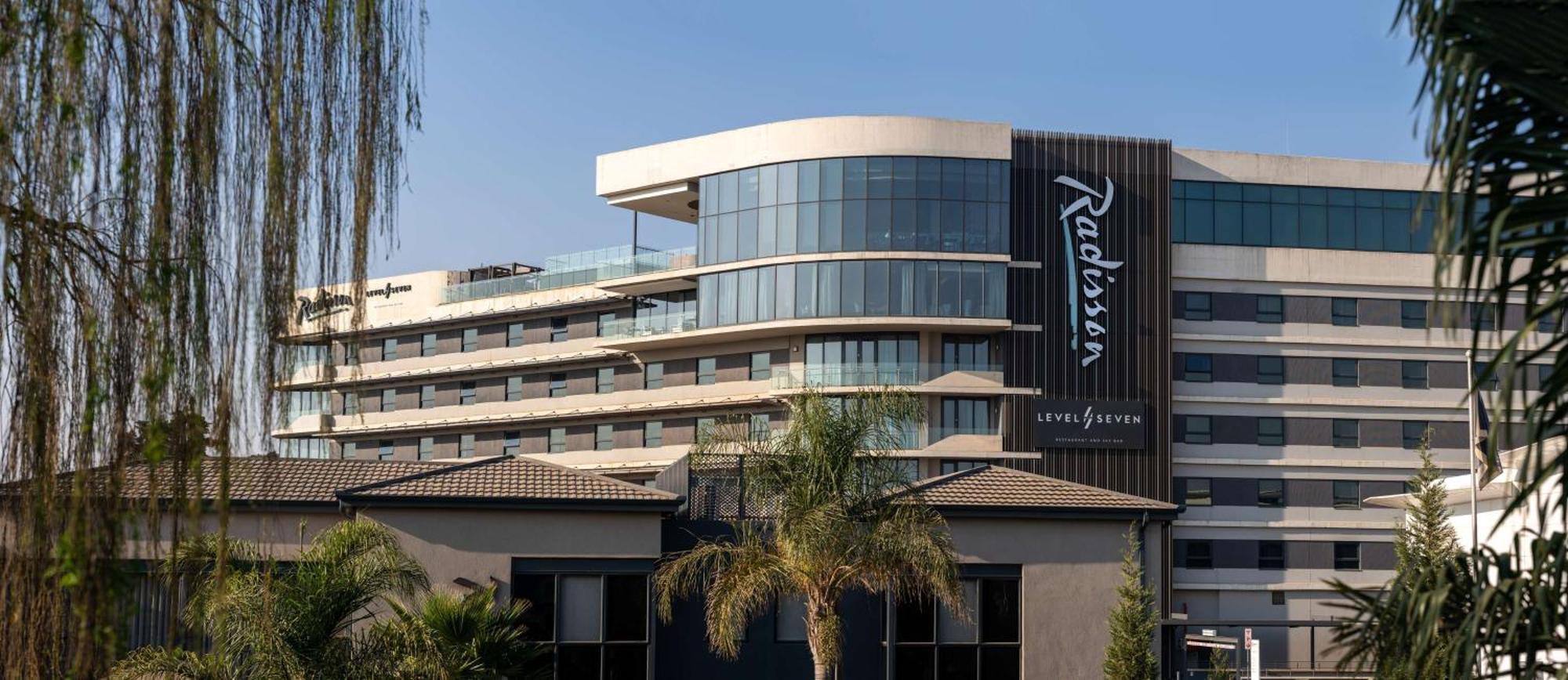 เรดิสัน โฮเทล แอนด์ คอนเวนชั่น เซ็นเตอร์ โจฮันเนสเบิร์ก, O.R. แทมโบ Hotel ภายนอก รูปภาพ